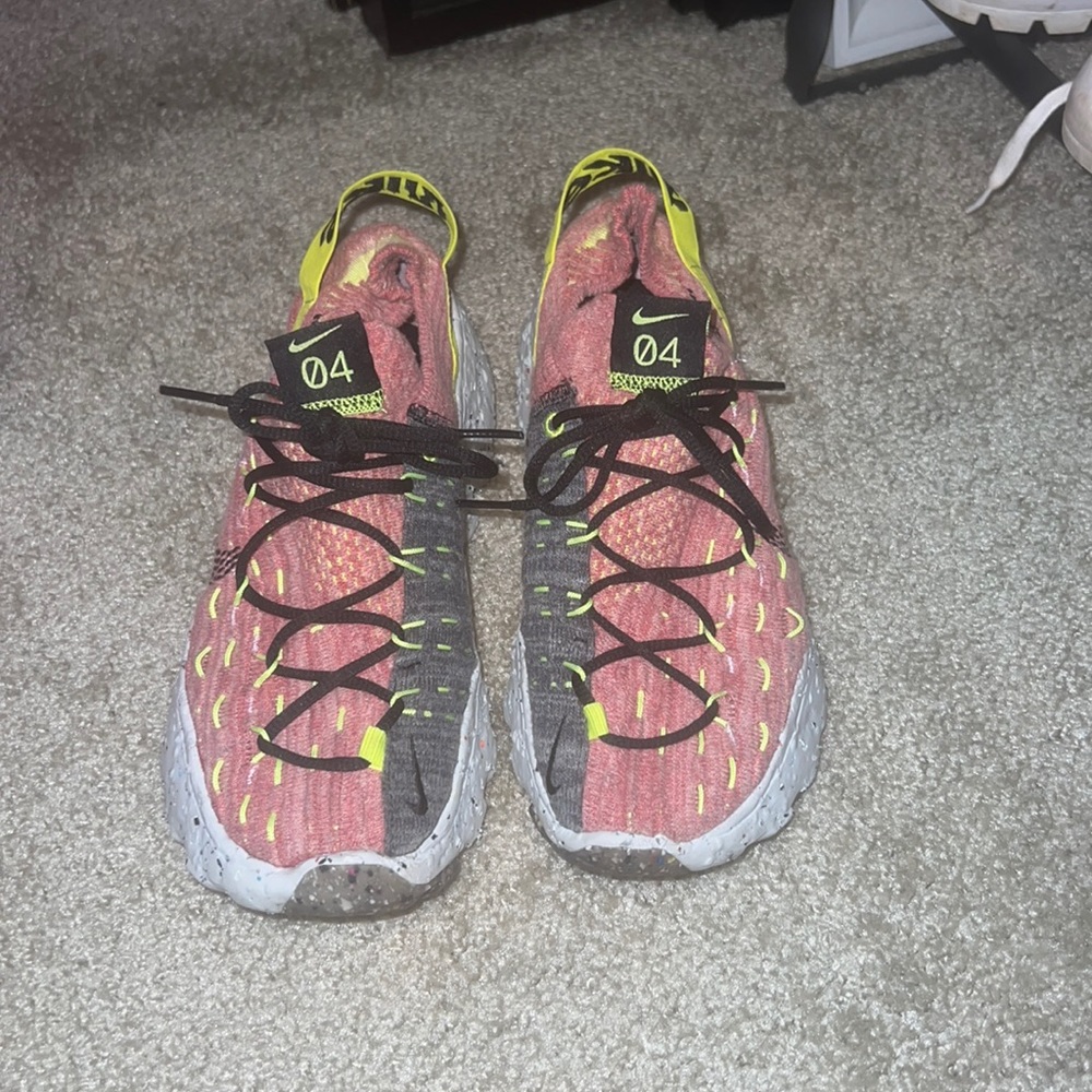 Womens Size 7 Nike Space Hippies (RED)